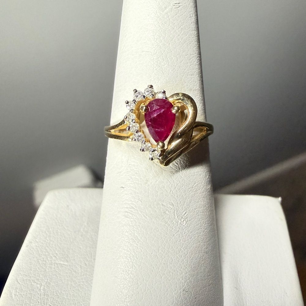 Vintage 14kt YG, 4x6mm pear cut faceted RUBY with accent diamonds ring!